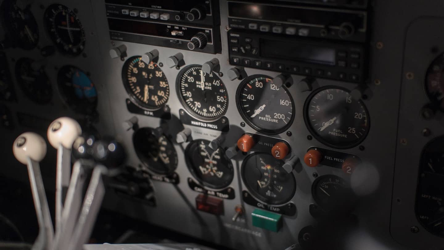 Photo d'un cockpit d'avion de tourisme